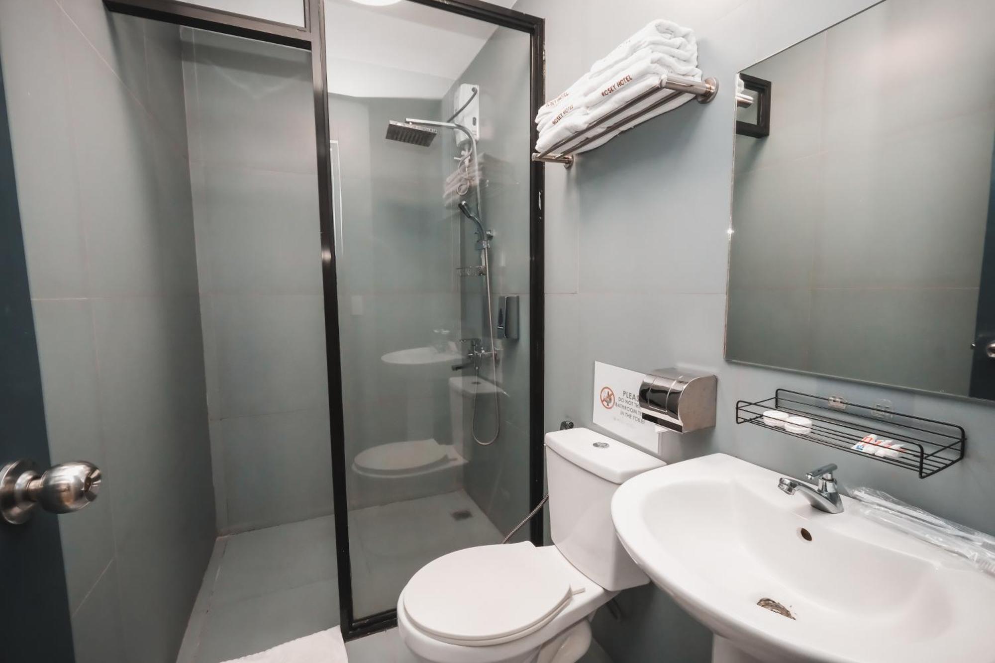 Rosey Hotel Cabanatuan City Exterior foto